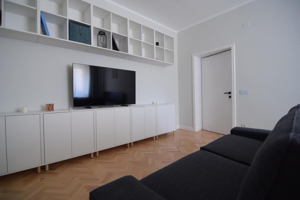Beautiful Apartment In Old City Bucharest Exterior photo