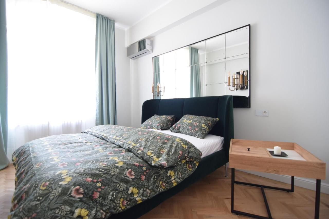 Beautiful Apartment In Old City Bucharest Exterior photo