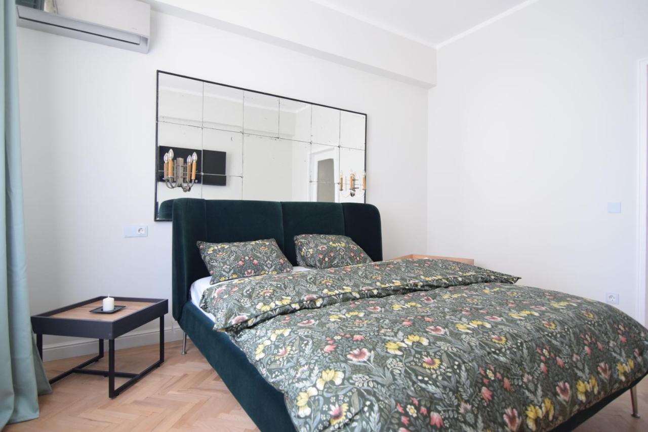 Beautiful Apartment In Old City Bucharest Exterior photo